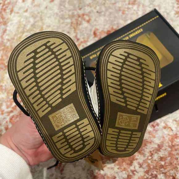 NEW IN BOX‼️ Doc Martens 1460 Crib White Baby Boots - Picture 5 of 6